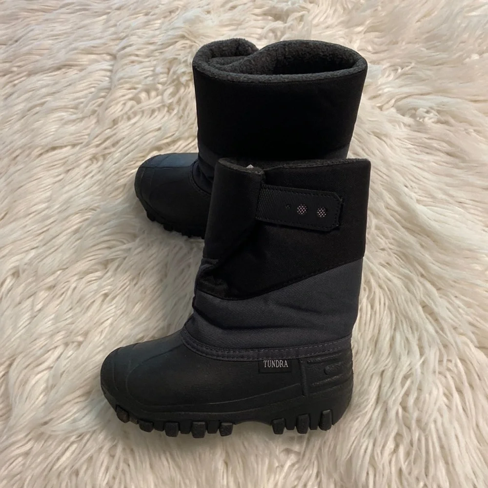 TUNDRA Kid Boots size 11 BNWOT color black and gray made in Canada